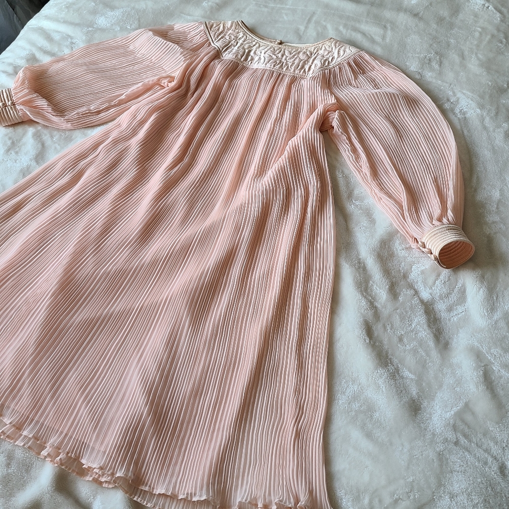 Vintage Light Pink Pleated Long-Sleeve Midi Dress - Picture 4 of 7
